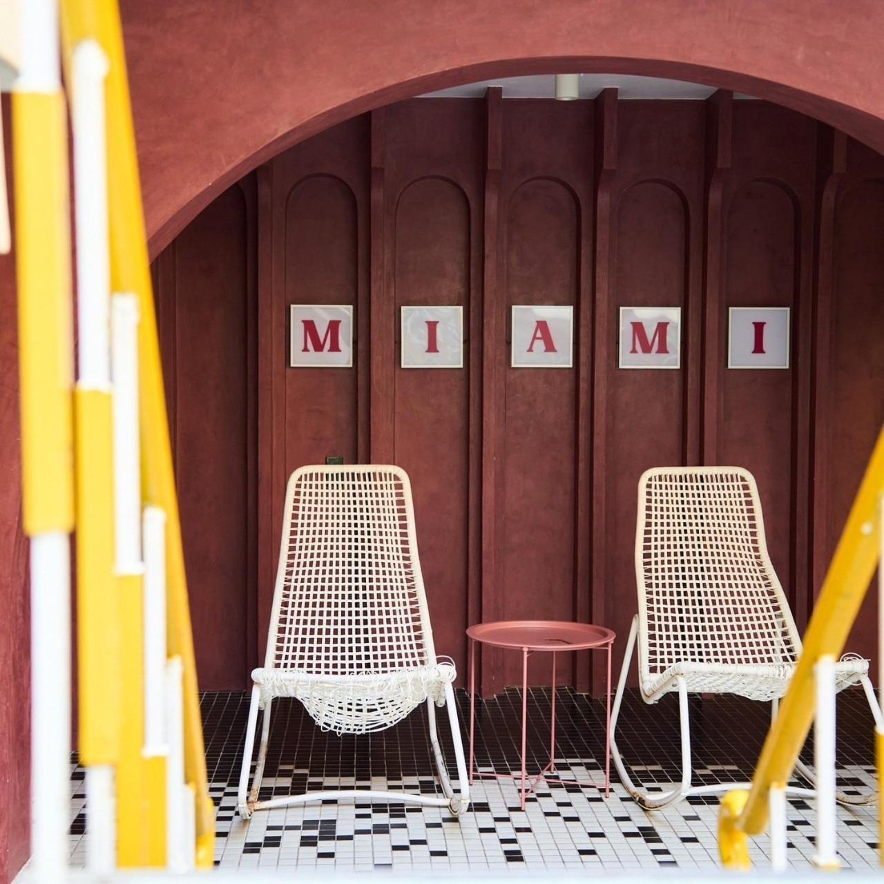 Miami Hotel Бангкок Екстер'єр фото