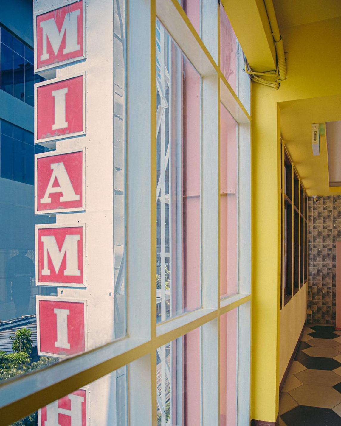 Miami Hotel Бангкок Екстер'єр фото